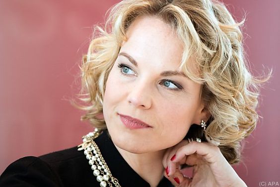 Elīna Garanča press portrait